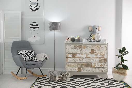 Photo 1: Dresser attractively upgraded with veneer. Photo: IFN/Sunwoodstainer | www.sunwood-shop.com